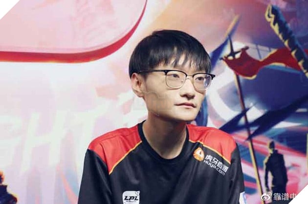 Rộ nghi vấn FPX bị loại ê chề vì Tian gặp chấn thương cổ tay, tự uống nước còn khó khăn huống gì là thi đấu - Ảnh 4.