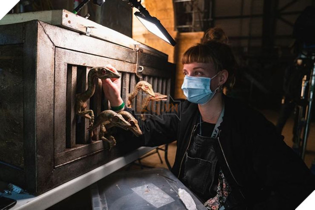 Jurassic World: Dominion hé lộ ảnh hậu trường sau khi tạm ngưng sản xuất vì COVID-19 2