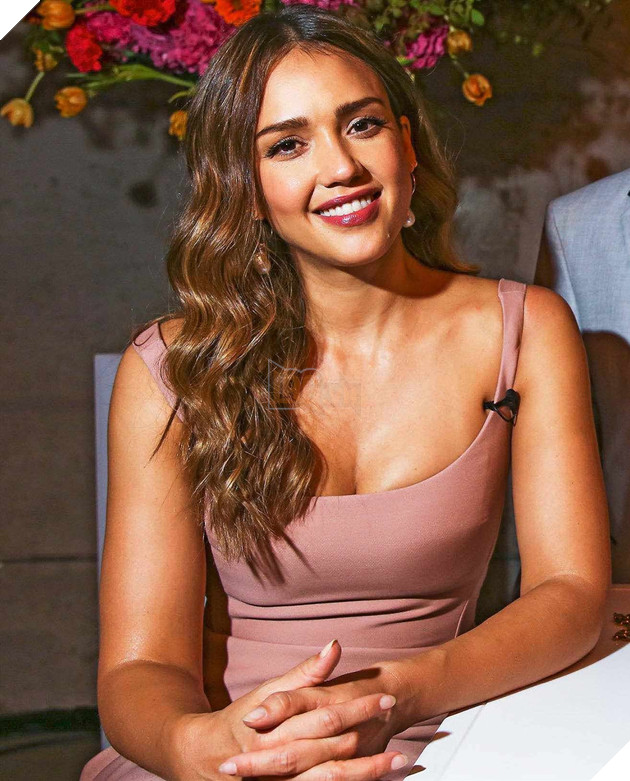 Loạt ảnh bốc lửa của mỹ nhân sở hữu đường cong đạt chuẩn tỷ lệ vàng duy nhất Hollwood 14