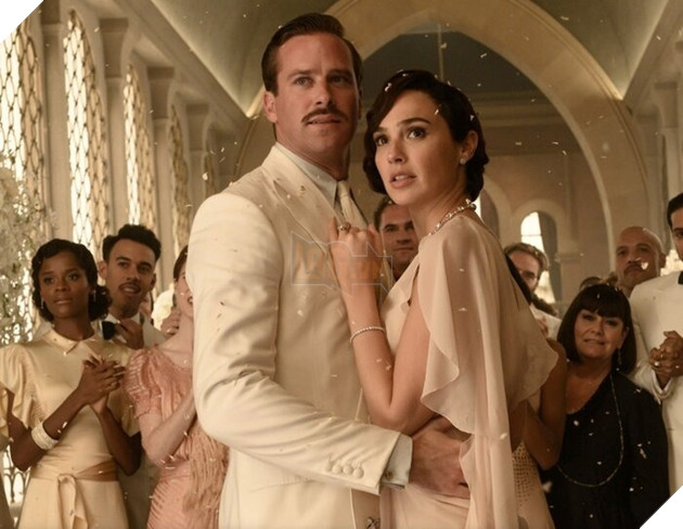 Chị đại Wonder Woman lột xác quyến rũ trong trailer phim trinh thám mới 2