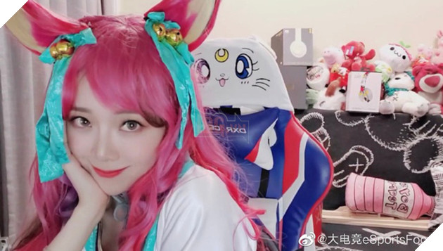 Tập tành cosplay Ahri, nữ thần Candice lại khiến fan chết mệt với style cưa sừng làm nghé trên stream - Ảnh 1.