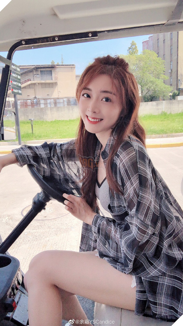 Tập tành cosplay Ahri, nữ thần Candice lại khiến fan chết mệt với style cưa sừng làm nghé trên stream - Ảnh 8.