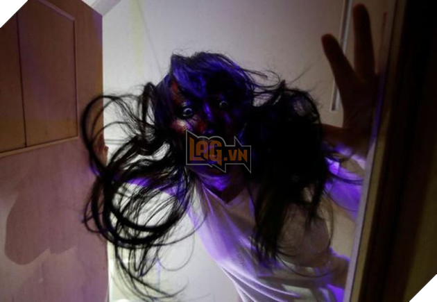 Chùm ảnh người Nhật nằm trong cỗ quan tài để tránh COVID-19 kinh dị như phim 3