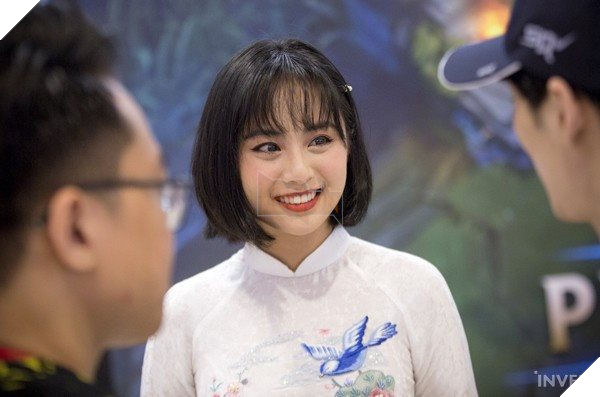 Cùng ngắm nhìn Minh Nghi và 6 nữ thần MC xinh đẹp nhất của làng LMHT thế giới (P.1) - Ảnh 1.