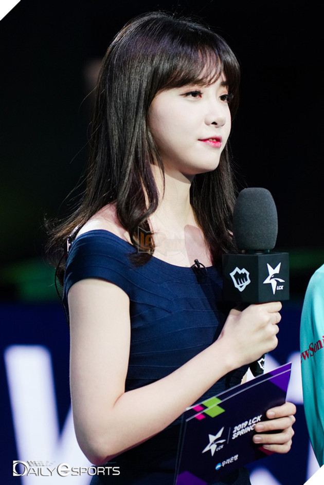 Cùng ngắm nhìn Minh Nghi và 6 nữ thần MC xinh đẹp nhất của làng LMHT thế giới (P.2) - Ảnh 6.