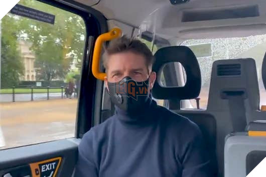 Bất chấp dịch bệnh, Tom Cruise đeo khẩu trang đến rạp ủng hộ Tenet