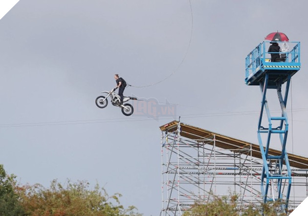 Mission: Impossible 7 - Tom Cruise bay không cần người đóng thế khiến ai nấy đều thót tim