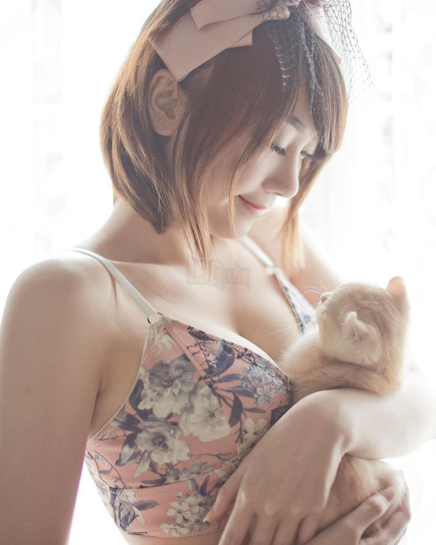 Chiêm ngưỡng nhan sắc của nữ streamer được mệnh danh là viên kim cương Hong Kong 6