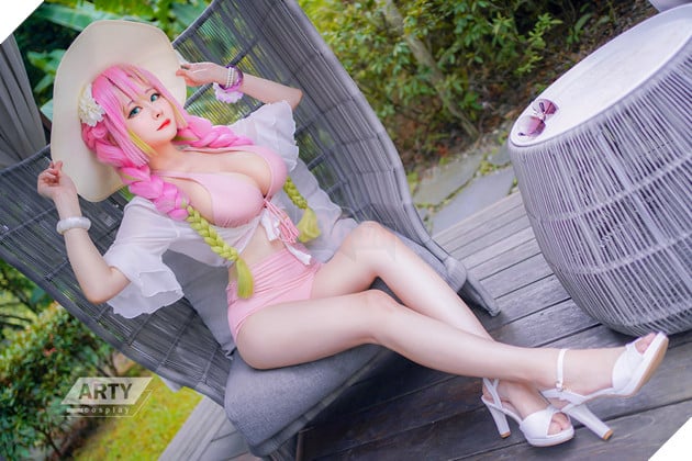 Arty tiếp tục làm khán giả xịt máu mũi với màn cosplay Luyến Trụ, Trùng Trụ trong Kimetsu No Yaiba