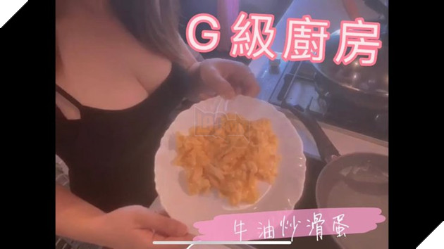 Làm video hướng dẫn nấu ăn nhưng cố tình giấu mặt để lộ ngực, YouTuber nổi tiếng bị chỉ trích