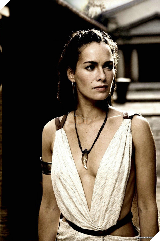 Điểm danh những bóng hồng bên cạnh Gerard Butler trong các bom tấn