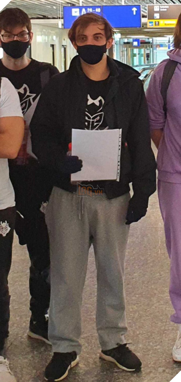 Chưa đánh CKTG, Gánh hài G2 đã bắt đầu diễn ảo thuật: Caps sang Trung Quốc nhưng để quên toàn bộ hành lý ở nhà - Ảnh 3.