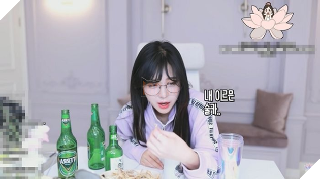 Không biết làm gì, nữ Youtuber xinh như thiên thần lên sóng mượn rượu tỏ tình, thu hút gần triệu người theo dõi - Ảnh 3.