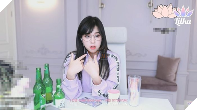 Không biết làm gì, nữ Youtuber xinh như thiên thần lên sóng mượn rượu tỏ tình, thu hút gần triệu người theo dõi - Ảnh 4.