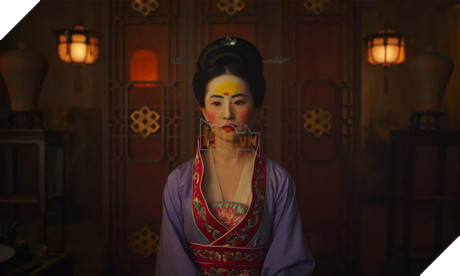 Nhan sắc dậy thì đẹp ngỡ ngàng đối lập với lối diễn đơ của Lưu Diệc Phi