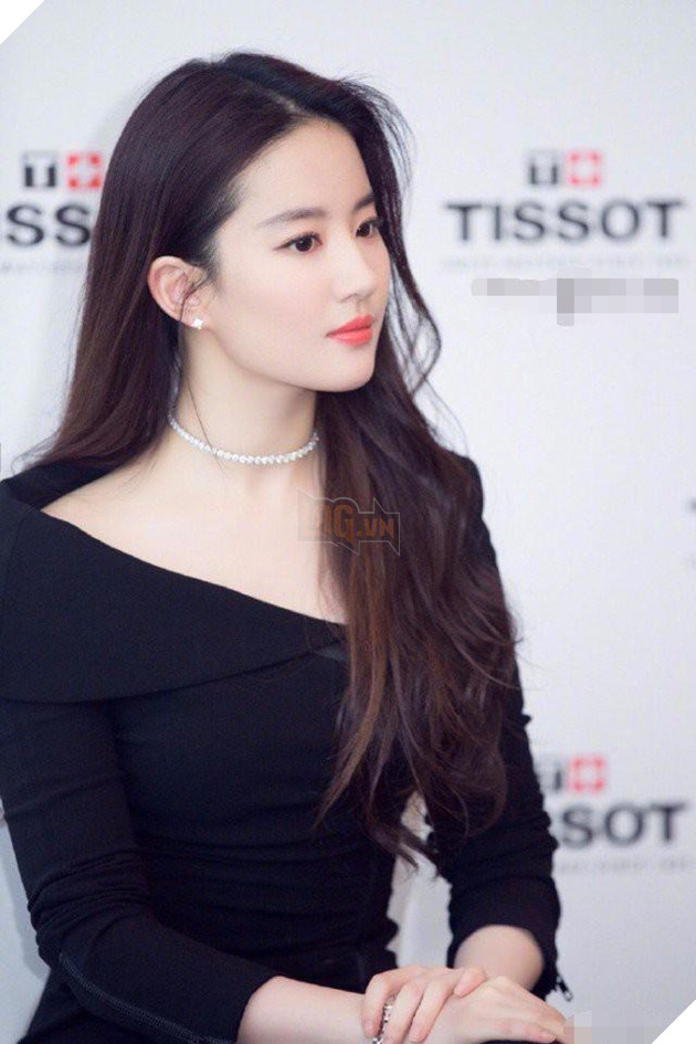 Nhan sắc dậy thì đẹp ngỡ ngàng đối lập với lối diễn đơ của Lưu Diệc Phi 6