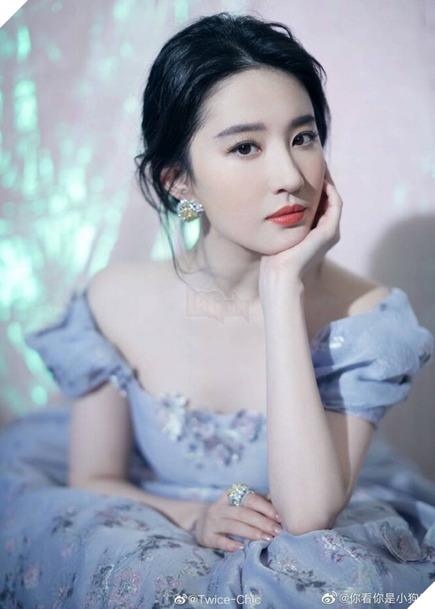 Nhan sắc dậy thì đẹp ngỡ ngàng đối lập với lối diễn đơ của Lưu Diệc Phi 8