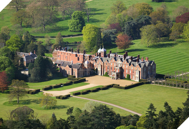 Loạt ảnh khu nghỉ dưỡng hoàng gia được nữ hoàng Anh biến thành rạp chiếu phim 2