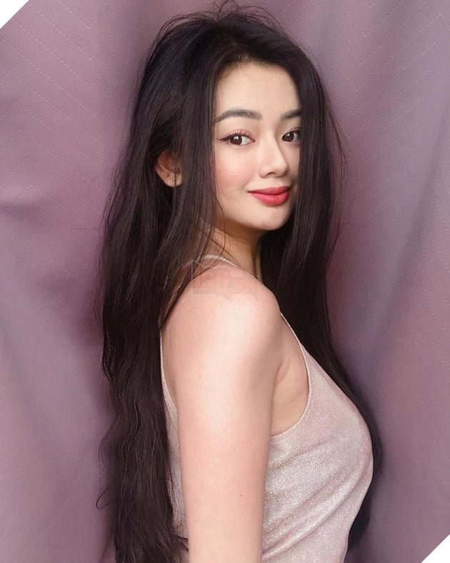 Mải nhắn tin, nữ streamer xinh đẹp sở hữu gần 1 triệu follow để lộ ảnh nóng và clip nhạy cảm trên sóng livestream - Ảnh 4.