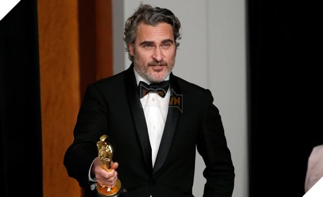 Joaquin Phoenix được mời trở lại vai Joker với mức thù lao siêu khủng