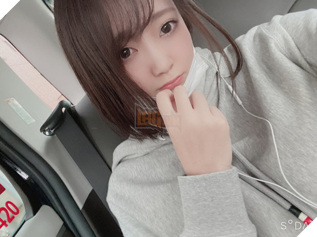 Bị fan cuồng theo đuổi, nàng hot girl tự đăng ảnh xấu xí khi không trang điểm để trốn tránh - Ảnh 4.