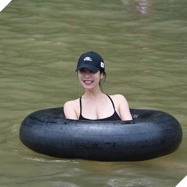 Streamer với tâm hồn to đến mức gần như nhấn chìm cả phao, khiến người xem không thể rời mắt