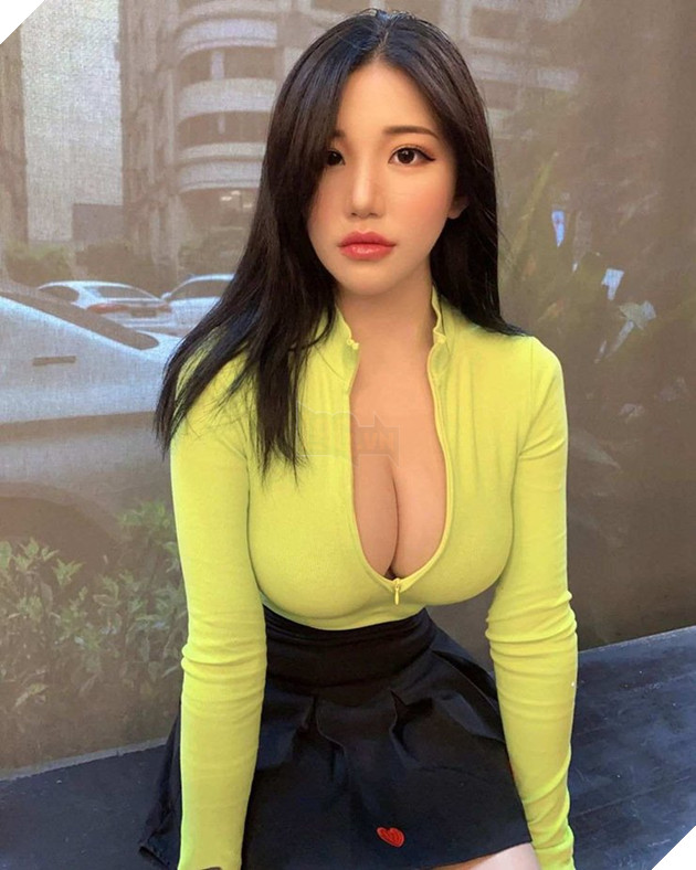 Được cho là chỉnh sửa ngực bằng Photoshop, Hot girl 21 tuổi khoe ngực trần khi phát trực tiếp