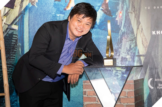 Chạy đua gần một thập kỉ để ra rạp, RÒM được cả showbiz tề tựu chúc mừng ngày công chiếu 4