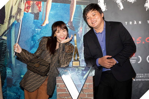 Chạy đua gần một thập kỉ để ra rạp, RÒM được cả showbiz tề tựu chúc mừng ngày công chiếu 13