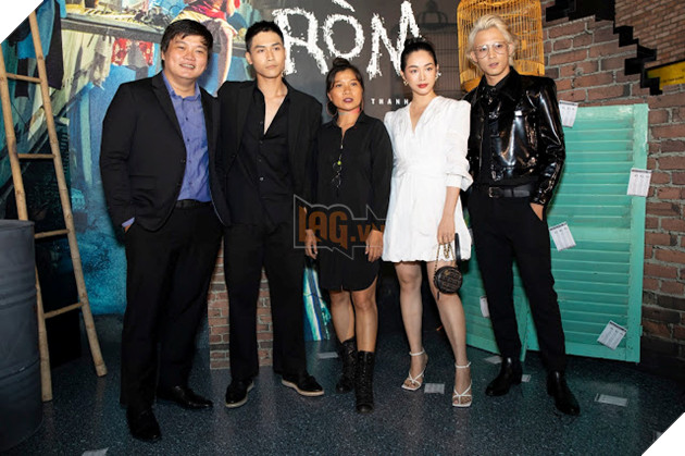 Chạy đua gần một thập kỉ để ra rạp, RÒM được cả showbiz tề tựu chúc mừng ngày công chiếu 18