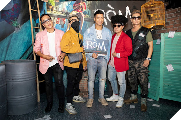 Chạy đua gần một thập kỉ để ra rạp, RÒM được cả showbiz tề tựu chúc mừng ngày công chiếu 19