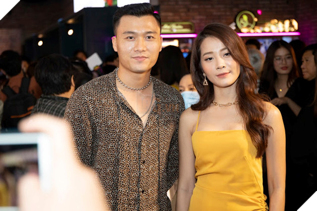 Chạy đua gần một thập kỉ để ra rạp, RÒM được cả showbiz tề tựu chúc mừng ngày công chiếu 20