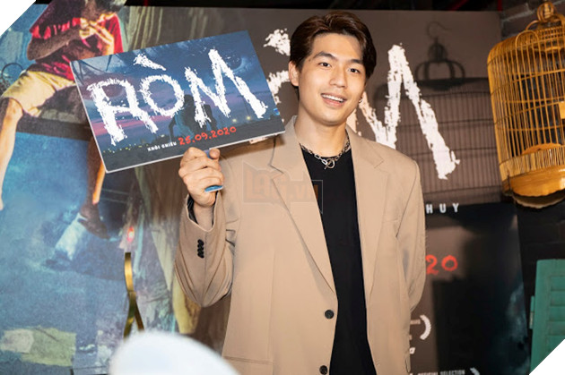 Chạy đua gần một thập kỉ để ra rạp, RÒM được cả showbiz tề tựu chúc mừng ngày công chiếu 25