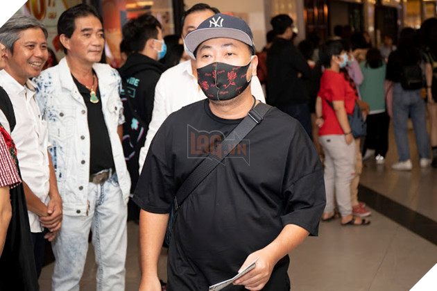 Chạy đua gần một thập kỉ để ra rạp, RÒM được cả showbiz tề tựu chúc mừng ngày công chiếu 31