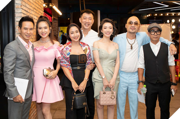 Chạy đua gần một thập kỉ để ra rạp, RÒM được cả showbiz tề tựu chúc mừng ngày công chiếu 32