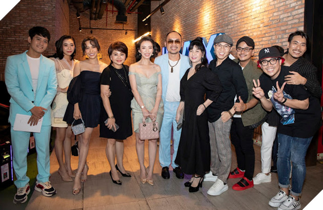 Chạy đua gần một thập kỉ để ra rạp, RÒM được cả showbiz tề tựu chúc mừng ngày công chiếu 33