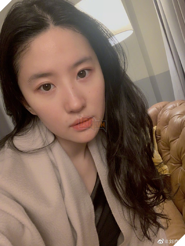 Đáp trả lại dư luận, Mulan Lưu Diệc Phi tung ảnh chứng minh không đơ , không già 4