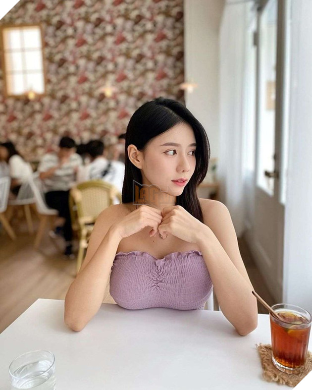 Đăng bức ảnh selfie, nữ streamer vô tình hé lộ bạn trai đang khoả thân trong gương 6