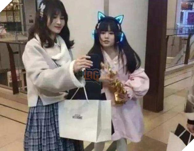 Nữ streamer xinh đẹp bất ngờ xuất hiện với mặt mộc khiến không ít người hâm mộ unfollow ngay lập tức 7