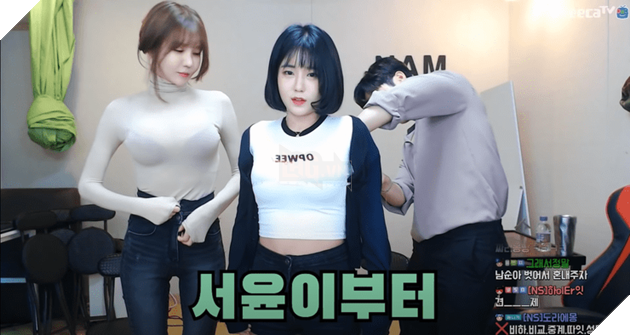 Nữ Hàn Quốc sau khi độ vòng 1 đã làm kèo so ngực với đồng nghiệp trên Youtube 2