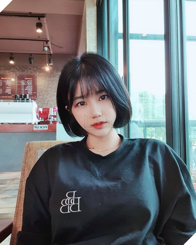 Nữ Hàn Quốc sau khi độ vòng 1 đã làm kèo so ngực với đồng nghiệp trên Youtube 5