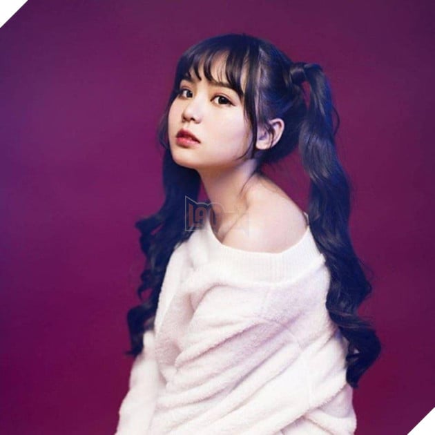 Nữ streamer xinh đẹp bất ngờ xuất hiện với mặt mộc khiến không ít người hâm mộ unfollow ngay lập tức