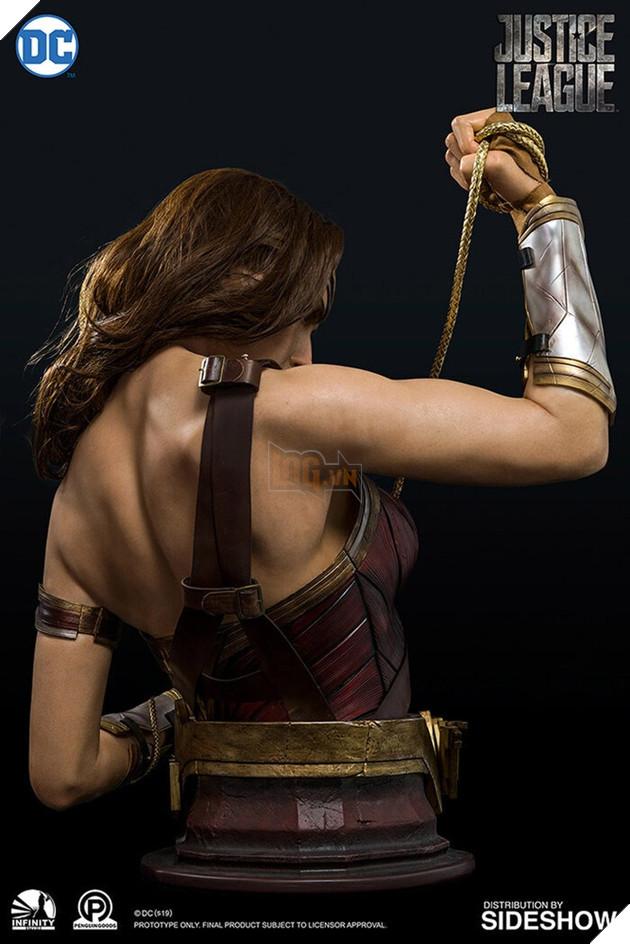Sửng sốt trước bức tượng giống hệt Wonder Woman không lệch một milimet nào ngoài đời thực 5