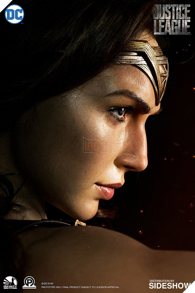 Sửng sốt trước bức tượng giống hệt Wonder Woman không lệch một milimet nào ngoài đời thực 2