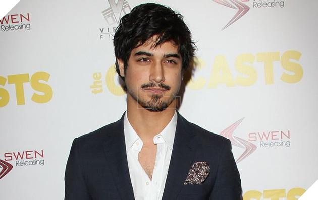 Seri phim tái khởi động thương hiệu Resident Evil công bố dàn diễn viên 4