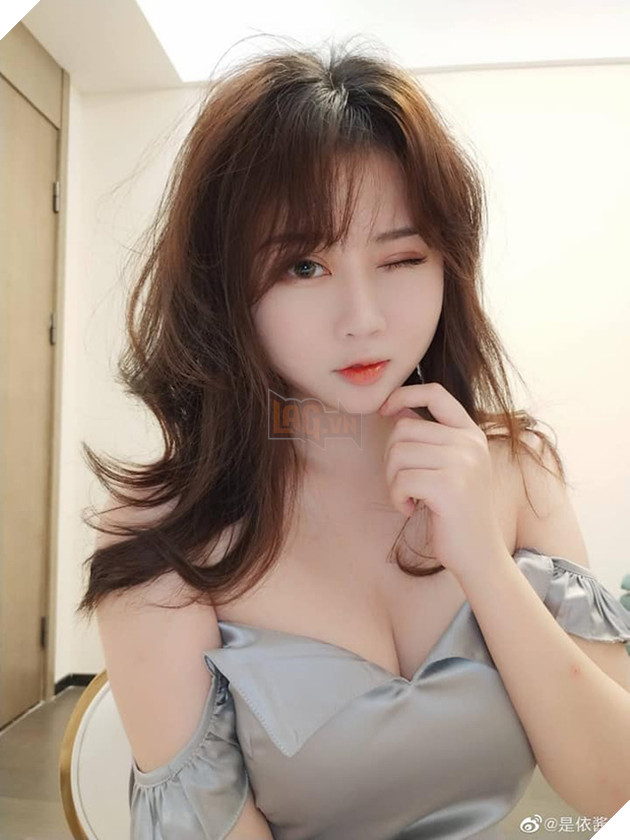 Mặt học sinh - thân hình phụ huynh, nữ streamer đau đầu vị bị hỏi tuổi 4