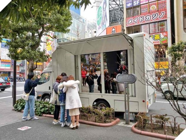 Những sản phẩm xuất hiện trên JAV mà bạn chưa biết đến: Từ bể bơi không tên, xe tải ma thuật cho tới Disneyland 18+ 2