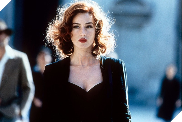 Vẻ đẹp sexy của Bond girl lớn tuổi nhất lịch sử điện ảnh Hollywood từng được mệnh danh là quả bom sex  8