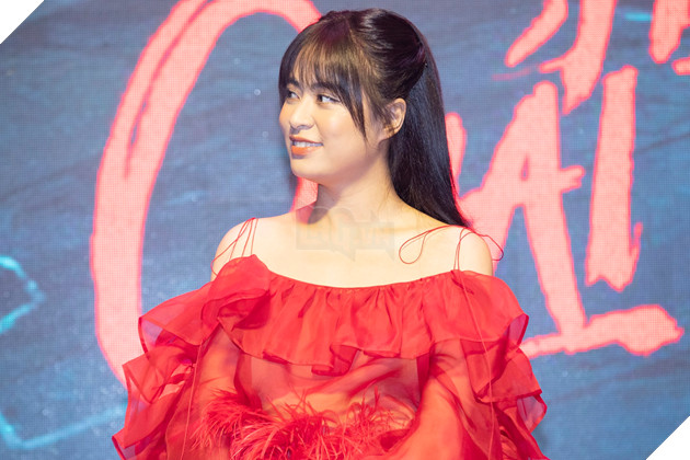 Cận cảnh nhan sắc Hoàng Thuỳ Linh trong showcase Trái tim quái vật 8