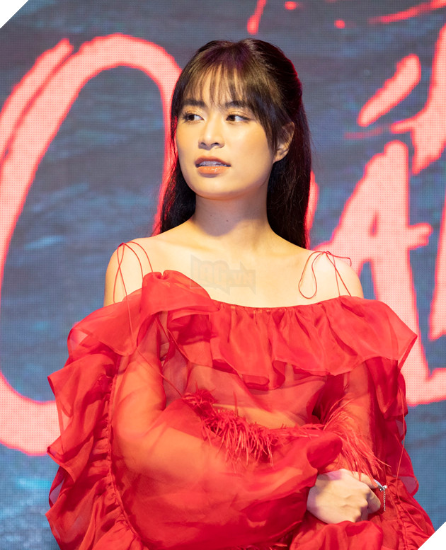 Cận cảnh nhan sắc Hoàng Thuỳ Linh trong showcase Trái tim quái vật 7